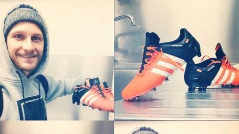 Benedikt Höwedes pflegt seine Schuhe