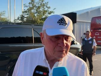 Der Zwist zwischen der FIFA und der UEFA macht auch beim FC Bayern nicht halt. Dabei hat Ehrenpräsident Uli Hoeneß eine klare und kritische Meinung zu den Plänen von Gianni Infantino.