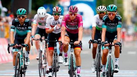 Pascal Ackermann (Mi.) vom Team Bora-hansgrohe sprintet zum Etappensieg bei der Sibiu Tour