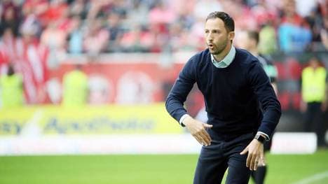 Domenico Tedesco 2017 in Atkion als Trainer von Erzgebirge Aue