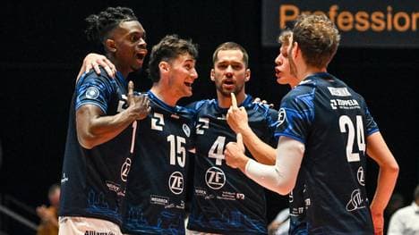 Jose Masso (l.) ließ Friedrichshafen jubeln