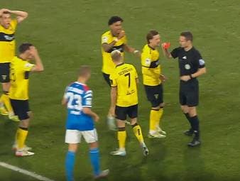 Nach zwei Schiedsrichter-Fehlentscheidungen gegen Aachen kann sich die Alemannia in langer Unterzahl spielend über einen stark erkämpften Punktgewinn in Rostock freuen.