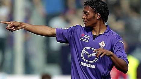 AC FLORENZ: Das Tauziehen um Juan Cuadrado nimmt kein Ende. Doch der Preis für den Kolumbianer at sich gewaschen. Inzwischen soll die Fiorentina laut "Marca" ganze 50 Millionen Euro für den 26-Jährigen verlangen