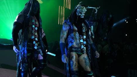 Buddy Matthews (l.) und Malakai Black müssen bei AEW bleiben