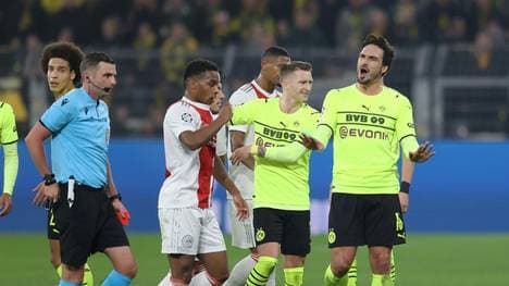 Mats Hummels sieht eine umstrittene Rote Karte