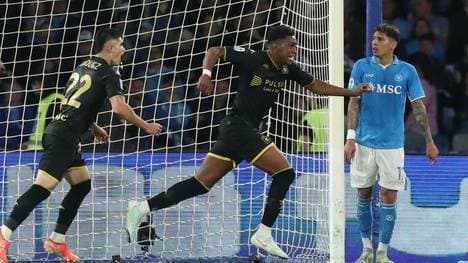 Die Gäste jubeln nach dem ersten Ausgleich