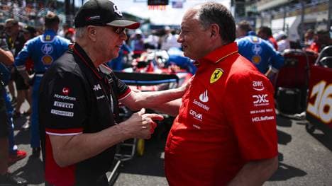 Gene Haas (l.) äußert sich zu den Verkaufsgerüchten seines Formel-1-Teams