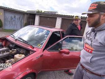 Christoph Thesen, alias „T-ZON“, braucht sein erstes eigenes Auto. Der selbständige Musiker und Entertainer aus Köln hat sich im Social Web einen Namen gemacht und dabei bereits über 500.000 Follower an Land gezogen. Der Wagen soll so sein, wie er selbst: jung, modern, sportlich und hip. Die Farbe: klassisch weiß oder schwarz. Das Budget liegt bei 12.500 Euro. Die PS Profis Jean Pierre und Sidney machen sich auf die Suche. Werden sie unter Alfa Romeo GTV, Audi TT und Co. einen geeigneten Kandidaten für den coolen Rapper finden?
