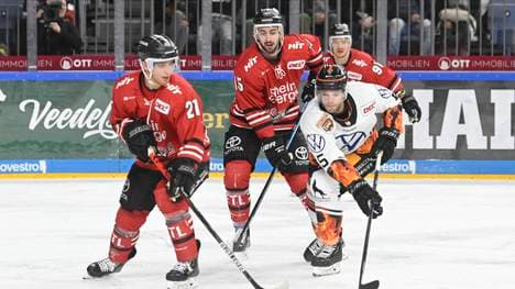 Die Kölner Haie (in rot) haben ihren Pleitenserie beendet