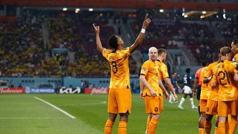 Cody Gakpo (l.) wechselt zum FC Liverpool