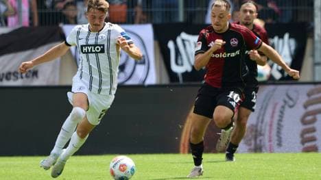 Lukas Petkov (l.) und Julian Justvan im Sprintduell