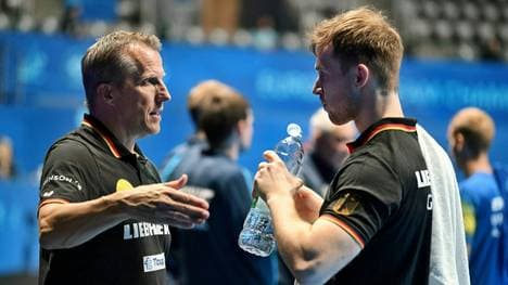 Bundestrainer Jörg Roßkopf (l.) und Benedikt Duda