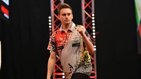 Ricardo Pietreczko steht im Achtelfinale der European Darts Open in Leverkusen