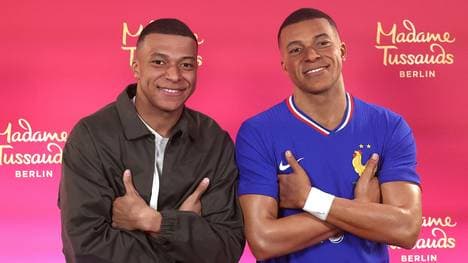 Kylian Mbappe und sein Wachsfiguren-Double