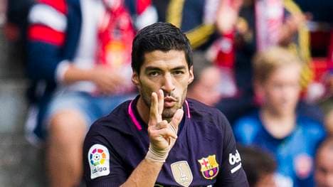 Real Sporting de Gijon v FC Barcelona - La Liga