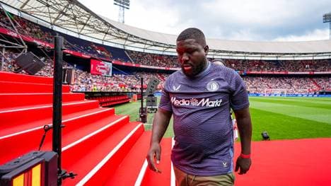 Royston Drenthe wurde wegen eines Schlaganfalls ins Krankenhaus gebracht