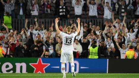 Martin Hinteregger schießt ein Tor als Stürmer in 