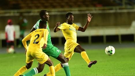 Die Nationalspieler von Tansania (in gelb) haben ein ganz besonderes Geschenk bekommen