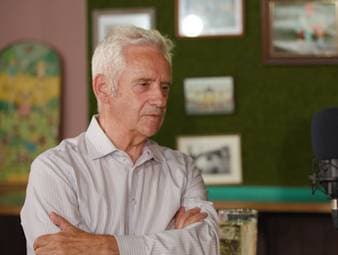 Als Spieler wurde Helmut Kremer Weltmeister und eine Schalke-Legende. Heute hat der Ex-Profi aber lobende Worte für den Kultverein aus dem Ruhrpott.