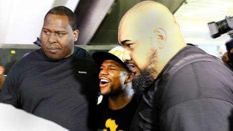 Floyd Mayweather (M.) mit Bodyguards im Jahr 2014