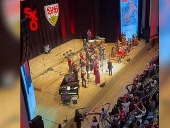 Die Fans des VFB Stuttgart haben gemeinsam mit dem Stuttgarter Kammerorchester etwas ganz besonderes Vorbereitet. Beim Fankonzert "Klassik trifft Kurve" ist Gänsehaut vorprogrammiert. 