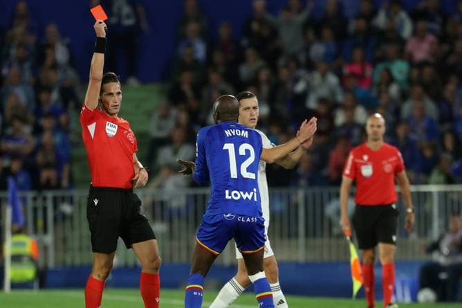 Real siegt nach Blitz-Platzverweis