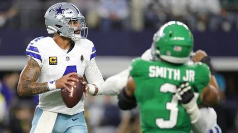 Cowboys-Quarterback Dak Prescott (l.)