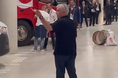 Final-Eklat: Mourinho geht auf Schiri los