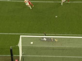 Die Augsburger beginnen mutig und belohnen sich früh mit der Führung, mit zunehmender Spielzeit blitzte dann aber immer mehr die Klasse der Münchner auf. 