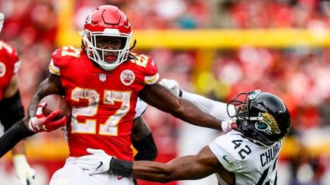 Kareem Hunt (l.) gelang gegen die Jaguars ein Touchdown