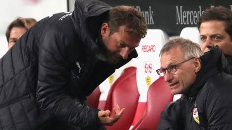 Markus Weinzierl (l.) darf erst einmal bis zum Wochenende beim VfB Stuttgart weitermachen