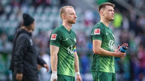 Arnold (l.) leidet unter einer Muskelverletzung