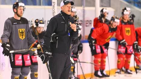 Toni Söderholm und die deutsche Mannschaft treffen bei der WM zum Auftakt auf Kanada