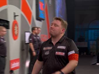 Bitteres WM-Aus für Martin Schindler. Trotz einer 3:1-Führung bekommt er es gegen Michael Smith nicht mehr ins Ziel und muss trotz hervorragender Leistung nach Hause fahren.