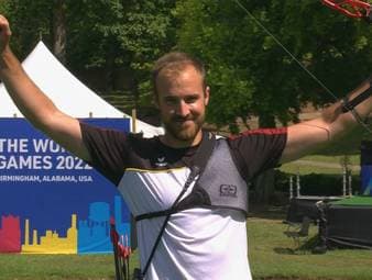 Florian Unruh hat sich im Finale beim Feldbogen Recurve keine Fehler geleistet und besiegt den vermeintlich besten Bogenschützen aller Zeiten.