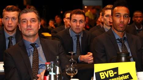 Michael Zorc und Pierre-Emerick Aubameyang bei einer BVB-Versammlung