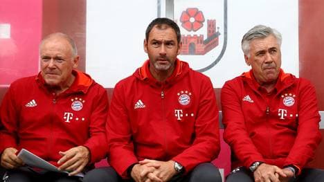 Paul Clement (M.) ist mit Hermann Gerland (l.) Co-Trainer von Carlo Ancelotti