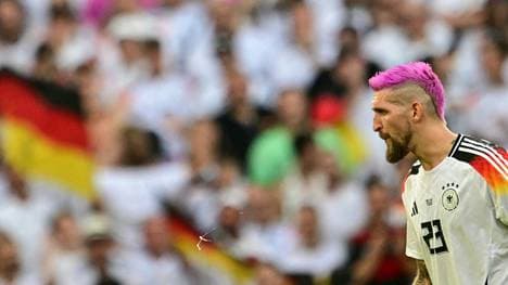 Pinker Schopf: Robert Andrich bei der EM