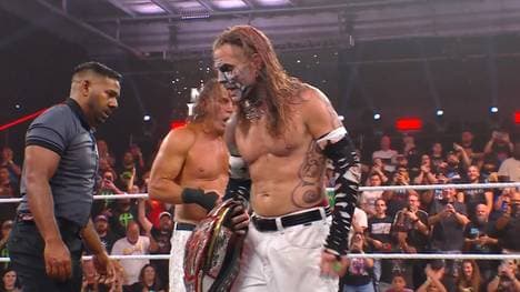 Jeff Hardy (vorn) und Bruder Matt sind neue Tag-Team-Champions bei WWE NXT