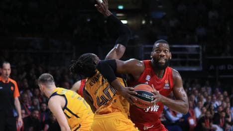 Auf Bayern-Center Greg Monroe kommt gegen Real Madrid Schwerstarbeit unter den Körben zu