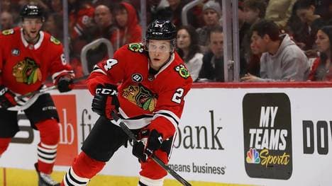 Dominik Kahun verlor mit den Chicago Blackhawks gegen Colorado Avalanche