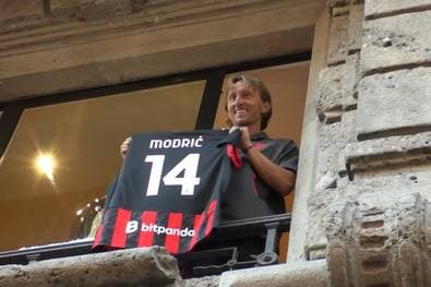 Riesiger Fan-Andrang bei Modrics Empfang