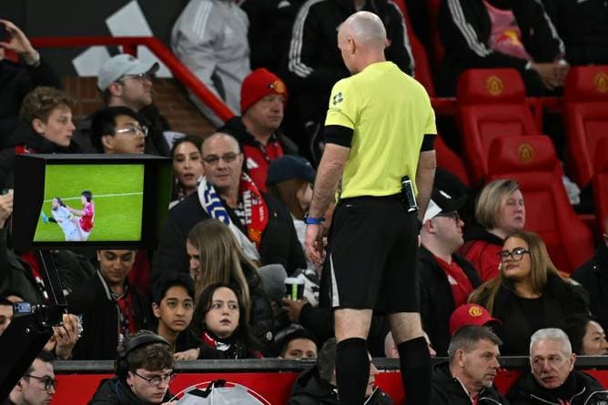 Rot nach Haare-Ziehen: United-Coach Carrick tobt