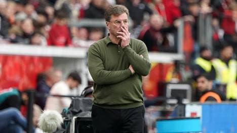 Die Luft für Wolfsburg und Trainer Dieter Hecking im Abstiegskampf wird immer dünner.