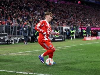 Der Übersteiger-Fail von Lennart Karl im Spiel gegen Hoffenheim ging im Netz viral. Für Vincent Kompany kein Grund, seinen Youngster zu tadeln.