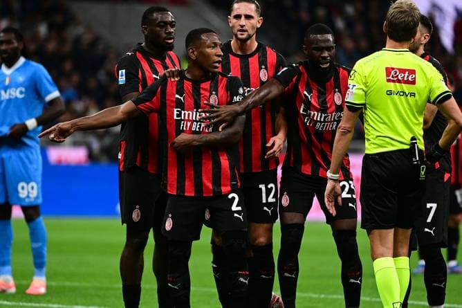 Milan stürzt Spitzenreiter Napoli