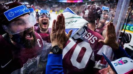 Kaspars Daugavins (l.) gehört zu den größten lettischen Eishockey-Stars