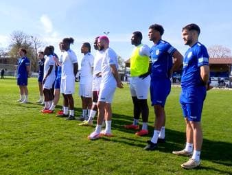 Nach dem Beginn eines Insolvenzverfahrens haben beim 1. FC Düren der gesamte Kader sowie Trainer ihre Kündigung einreicht. Und nun? Mithilfe von Fußball-Influencer Bilal Kamarieh greift der Klub zu ungewöhnlichen Maßnahmen.