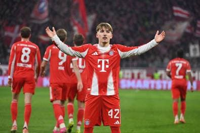 Karl trägt Messi-Schienbeinschoner