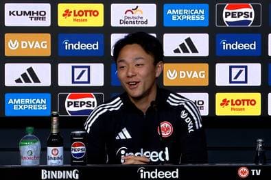 Neuzugang stellt sich auf Deutsch vor - und richtig gut!